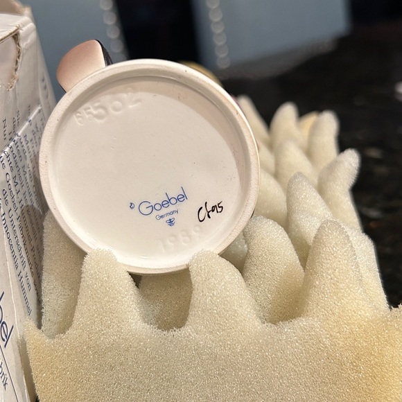 Hummel Goebel Figurine w/ Green Hat and Brown Overalls Grandpa’s Boy #210, 4.25” - Picture 4 of 9